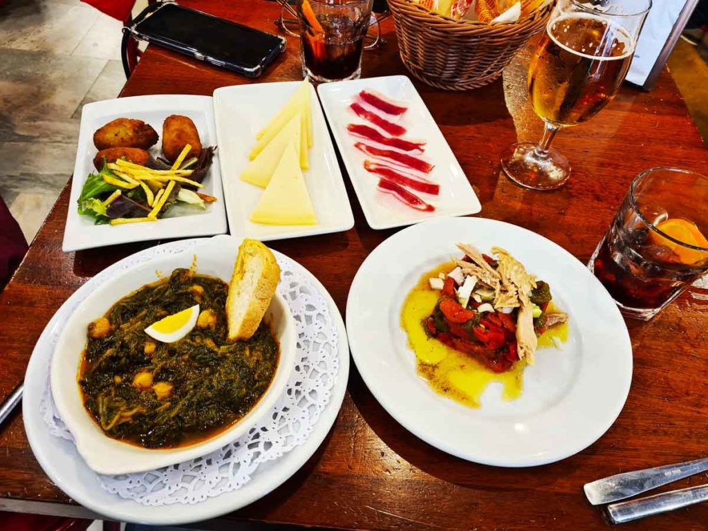 die besten tapas in sevilla - bodega de la alfalfa