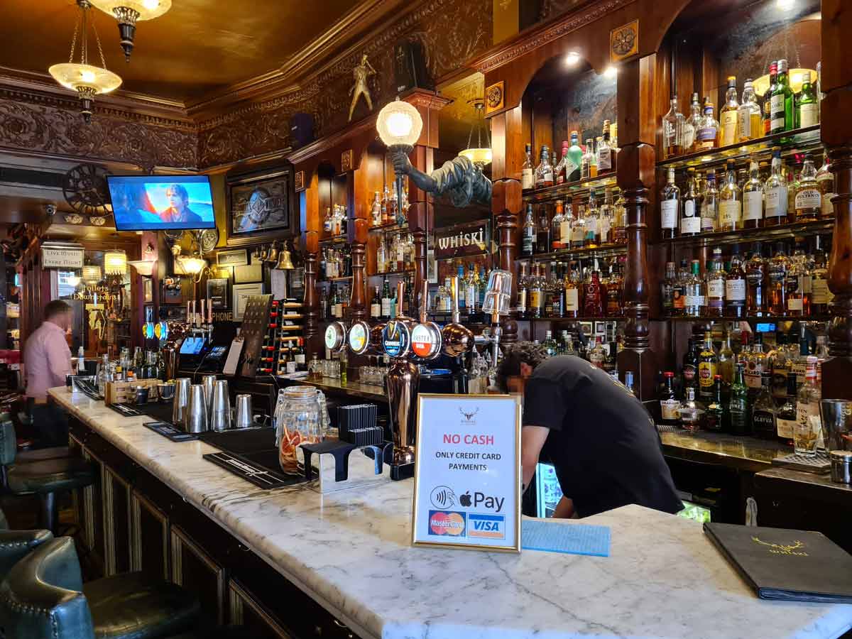Die besten Pubs in Edinburgh 🍻 und welche du meiden solltest.