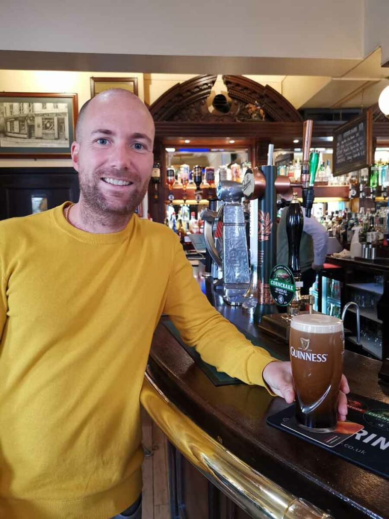 die besten Pubs in Edinburgh - Cask & Barrel
