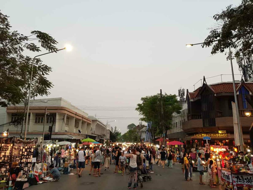 nachtmarkt - chiang mai sehenswürdigkeiten