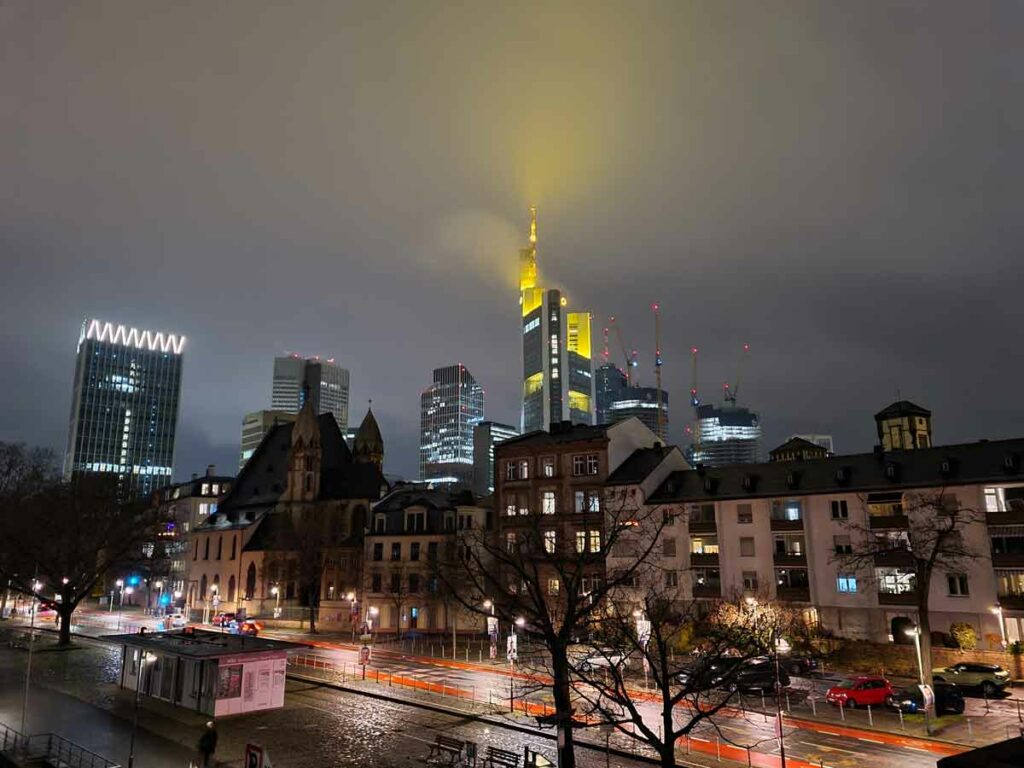 Frankfurt Skyline bei Nacht