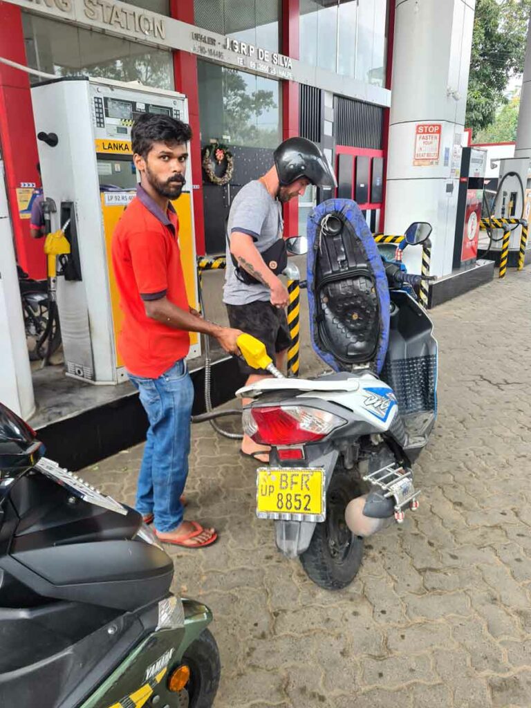 roller mieten in sri lanka - tanken